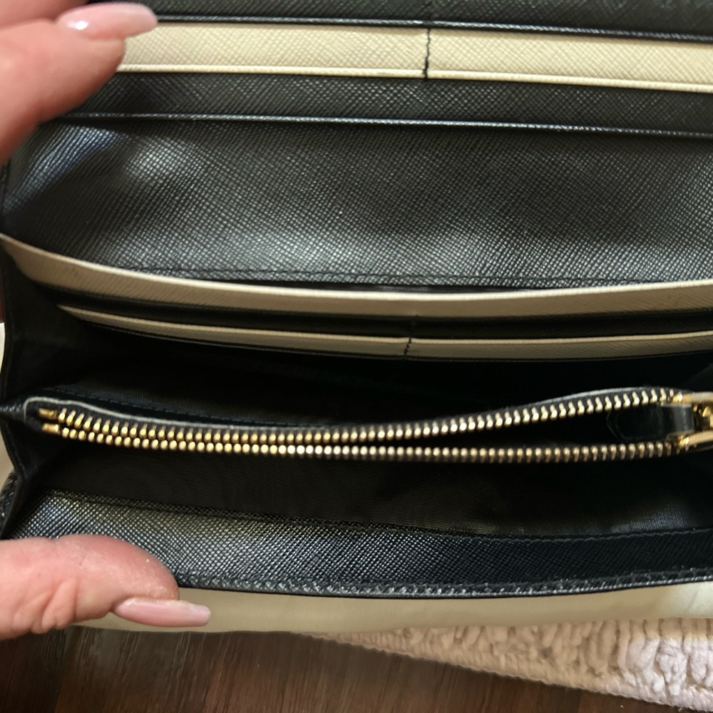 Beautiful Prada - Picture 4 of 6